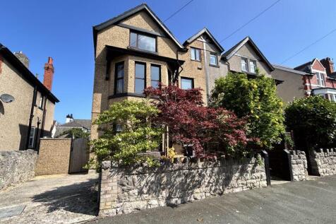 6 bedroom semi-detached house for sale