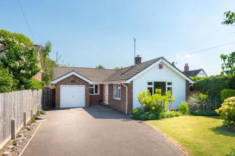 New Road, Dinton, Aylesbury... 3 bed bungalow for sale