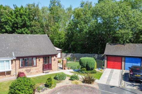 Plane Tree Rise, Alwoodley, Leeds 2 bed semi