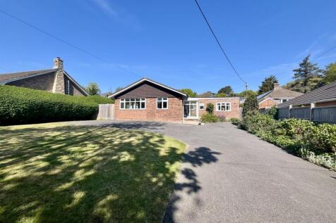 4 bedroom detached bungalow for sale