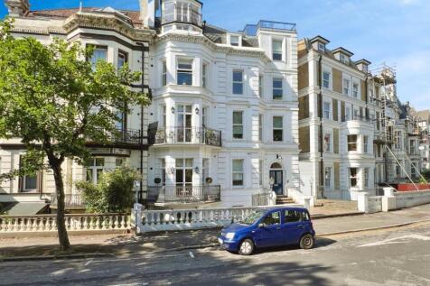 Trinity Crescent, Folkestone Kent 2 bed flat for sale