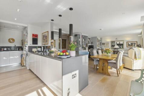 Cardigan House, Ailesbury Court, High... 3 bed flat for sale