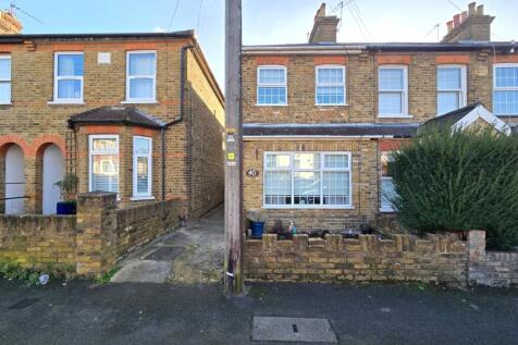 Heath Road, Uxbridge, Greater London... 3 bed semi