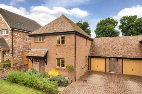 3 bedroom link detached house for sale