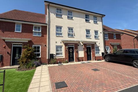 Grasshopper Drive, Warton, PR4 4 bed terraced house for sale