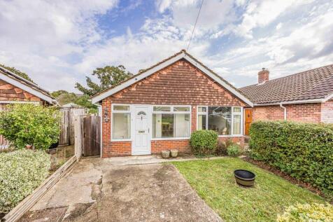 St. Margarets Road, Hayling Island... 3 bed detached bungalow for sale