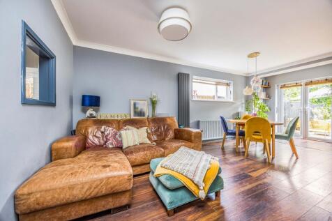 2 bedroom semi-detached house for sale