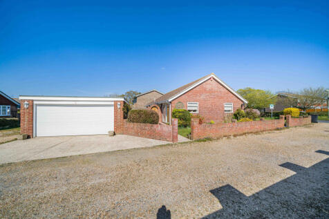 Hayling Island, Hampshire, PO11 3 bed bungalow for sale