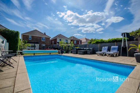Queen Mary Avenue, Bournemouth 4 bed detached house for sale