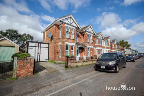Abbott Road, Bournemouth 3 bed detached house for sale