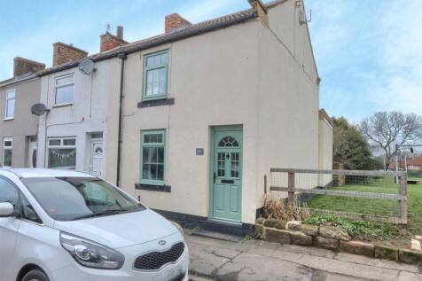 High Street, Lazenby 2 bed end of terrace house for sale