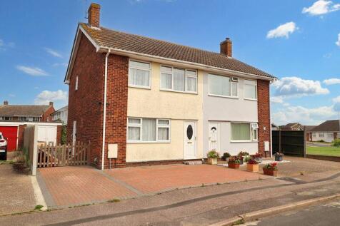 Larkfield Road, Great Bentley, CO7 3 bed semi
