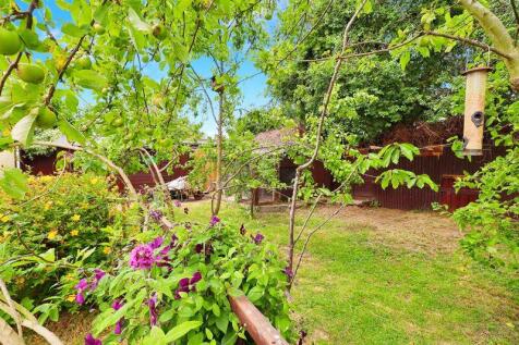 4 bedroom bungalow for sale