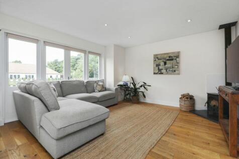 4 bedroom end of terrace house for sale