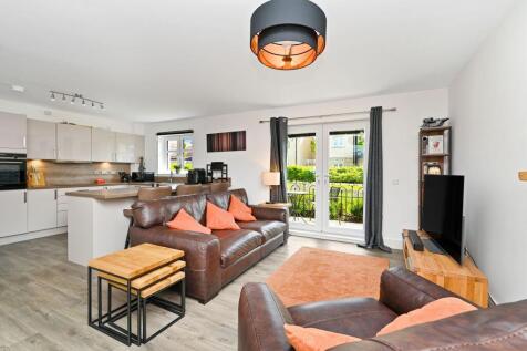 2 bedroom ground floor flat for sale