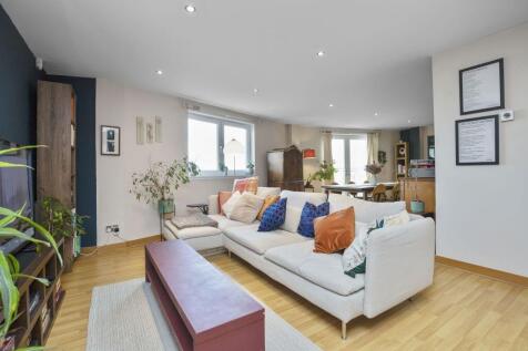 2 bedroom ground floor flat for sale