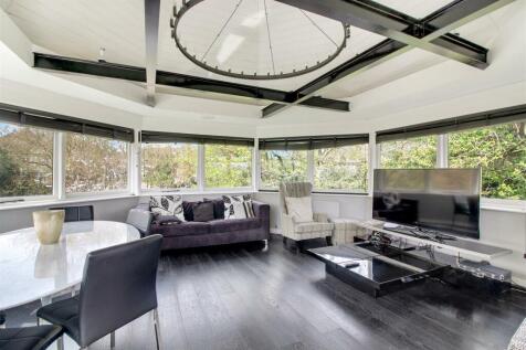 Fitzjohns Avenue, Hampstead, NW3 3 bed flat for sale