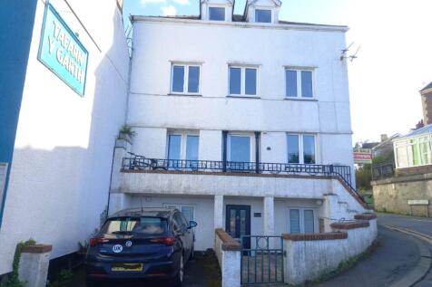 5 bedroom terraced house for sale