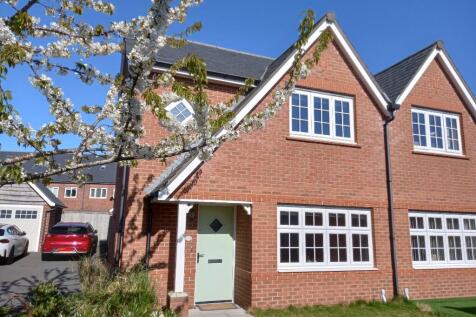 Min Y Grug, Penrhosgarnedd LL57 3 bed semi