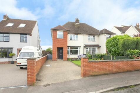 3 bedroom semi-detached house for sale