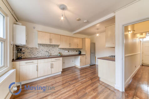 5 bedroom end of terrace house for sale