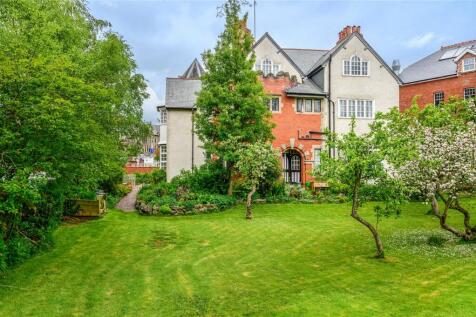 8 bedroom detached house for sale