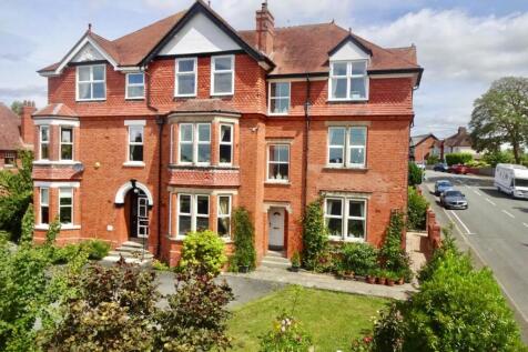 6 bedroom semi-detached house for sale