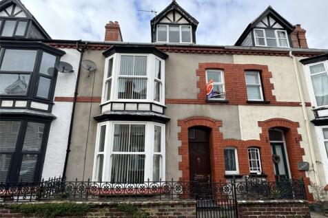 Heol Powys, Machynlleth, Powys, SY20 4 bed terraced house for sale