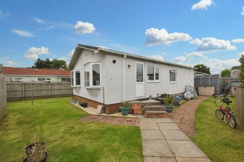 Tremarle Home Park, North Roskear 2 bed park home for sale