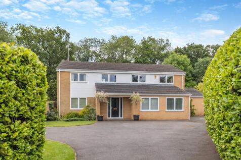 6 bedroom detached house for sale