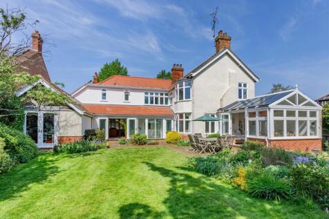 6 bedroom detached house for sale