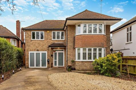 5 bedroom detached house for sale