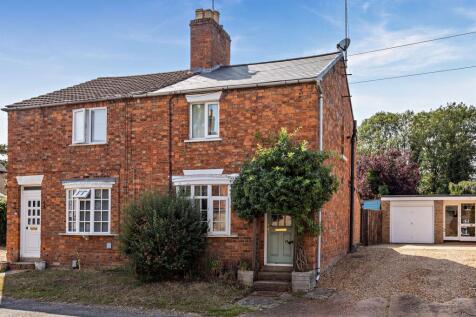 2 bedroom semi-detached house for sale