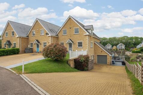 4 bedroom semi-detached house for sale