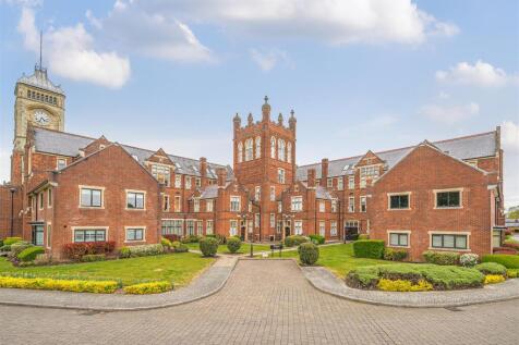 Royal Connaught Drive, Bushey WD23 2 bed apartment for sale