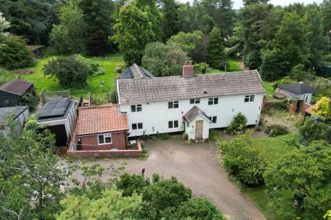 5 bedroom detached house for sale