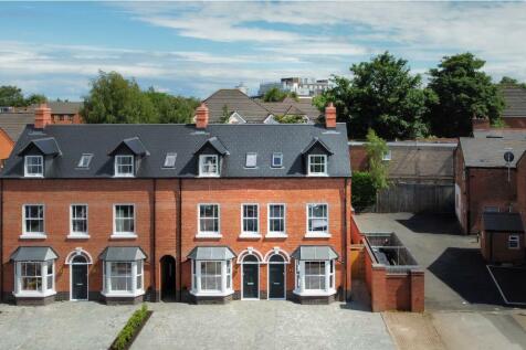 4 bedroom mews property for sale