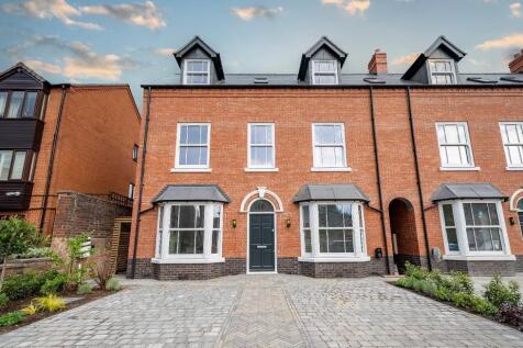 4 bedroom semi-detached house for sale