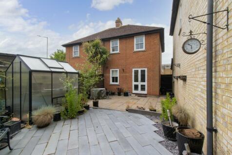 2 bedroom semi-detached house for sale