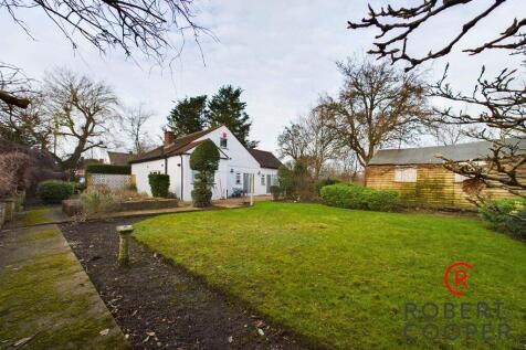 Field End, Ruislip, HA4 2 bed bungalow for sale