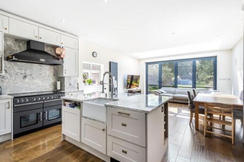 Grove Road, North Finchley, London, N12 3 bed semi