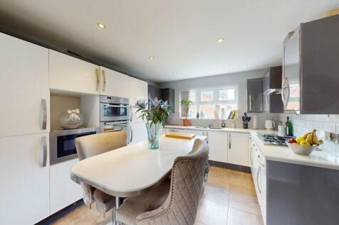 5 bedroom town house for sale