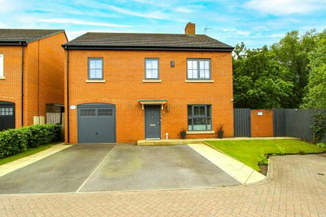 4 bedroom detached house for sale