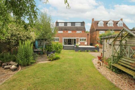 5 bedroom detached house for sale