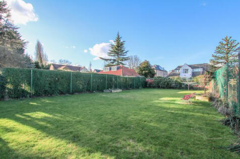 4 bedroom detached bungalow for sale