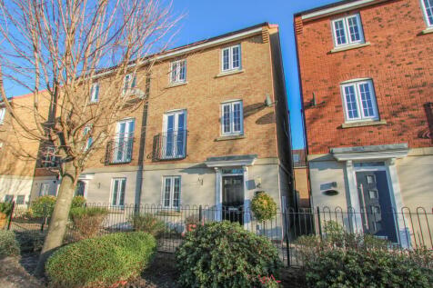 4 bedroom town house for sale
