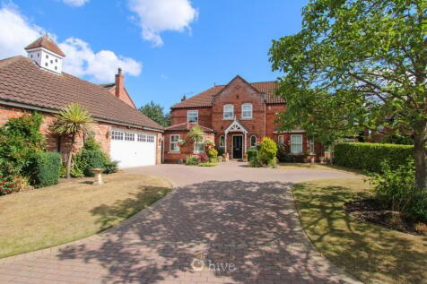 5 bedroom detached house for sale
