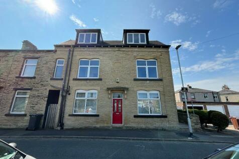 4 bedroom end of terrace house for sale