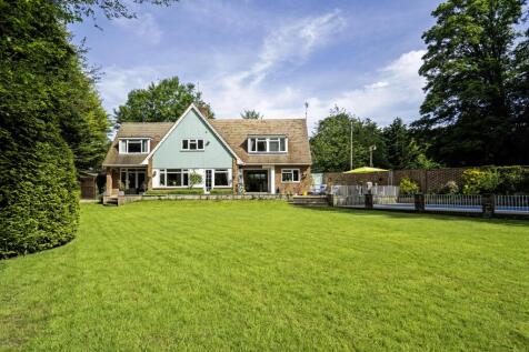 6 bedroom detached house for sale
