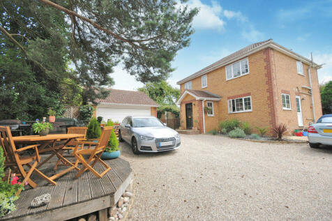 4 bedroom detached house for sale